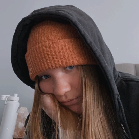 Meet your Posher, Brooke - Picture 2 of 5